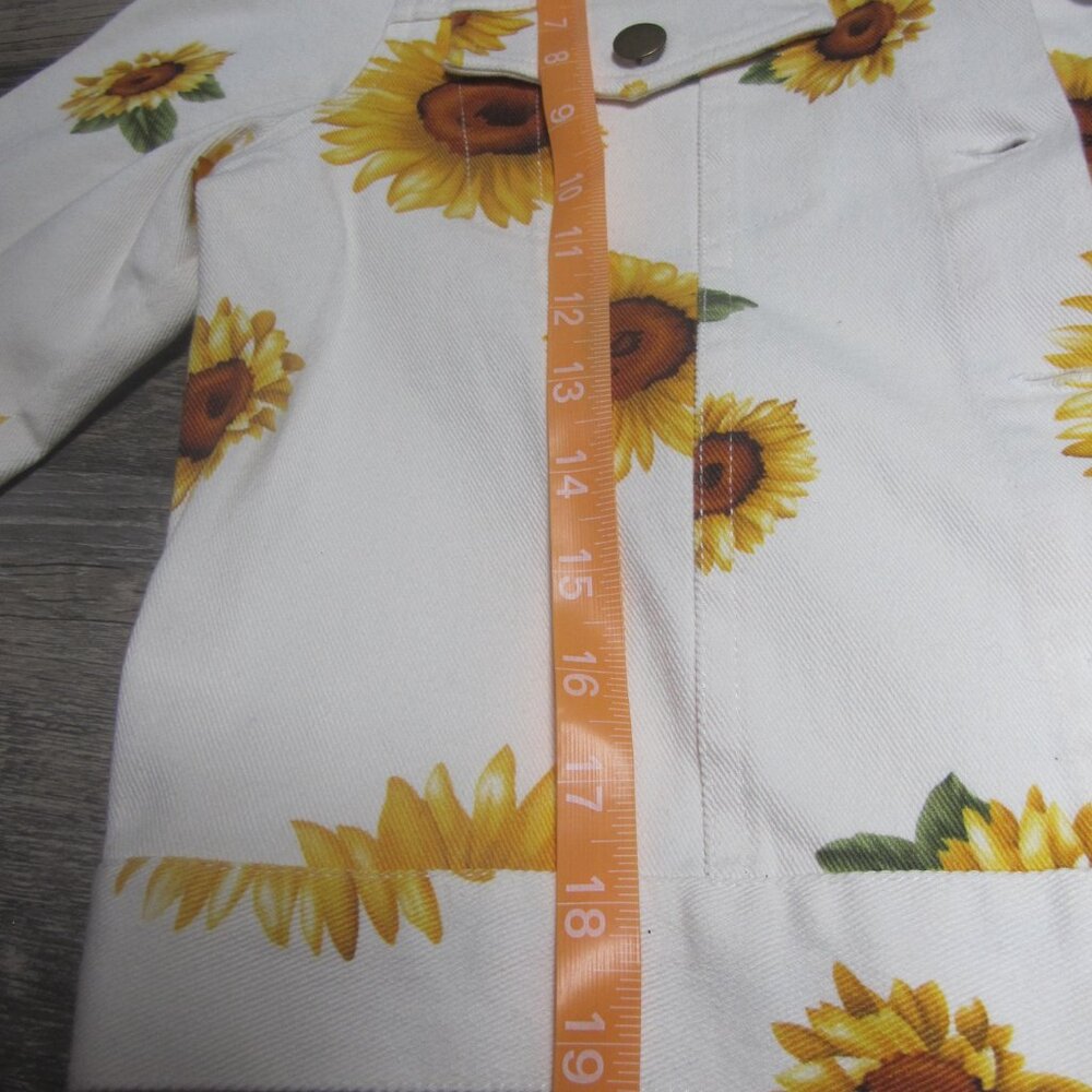 NWT Forever 21 White Jean Jacket with Yellow Sunflowers - Picture 7 of 8